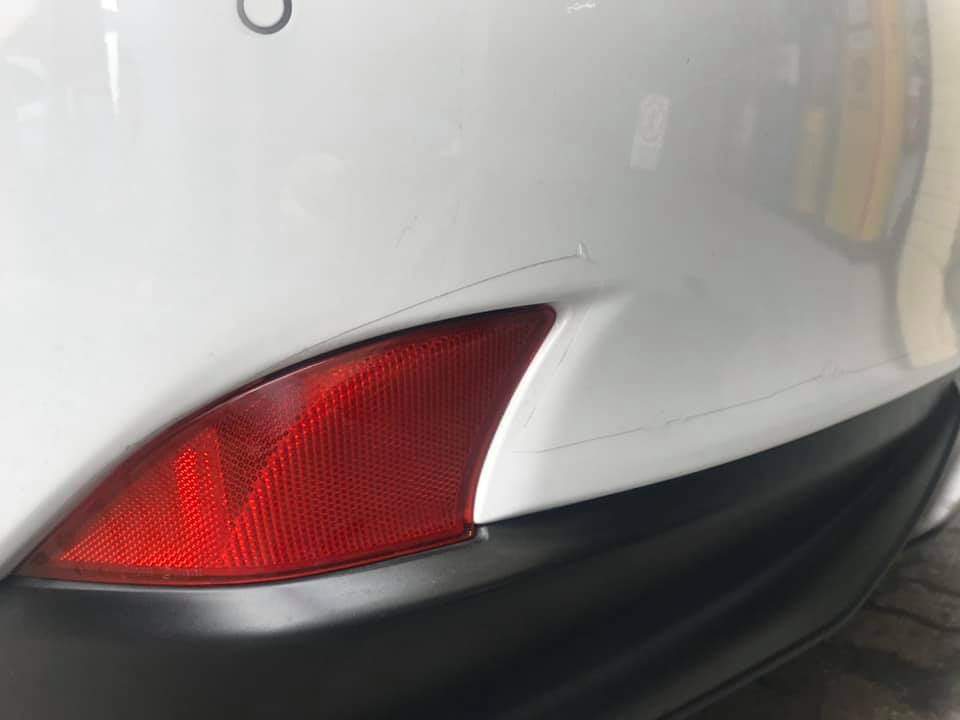 bad ppf installation on white car